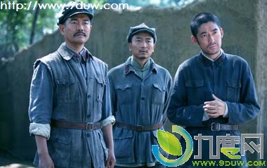 战俘营中的人物(身处险境,却保有可爱的品质,每个人物都有自己的故事。)