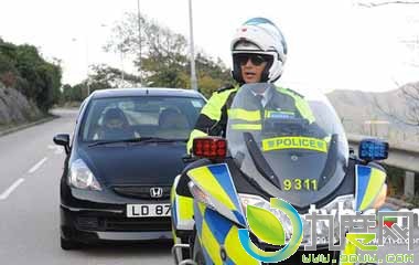 铁马战车/当铁马遇上战车分集介绍第1集 - 卓峯帶隊 追捕槍匪