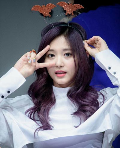 周子瑜(Tzu-Yu Chou、쯔위)演艺经历及写真图片,周子瑜个人资料介绍