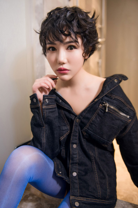 ̷ŮģLily()ԸԡҴ߶ջдͼƬ,Lily(С)