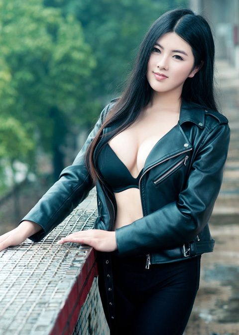 巨乳嫩模娜露(娜露Selena)大尺度诱惑人体艺术写真,娜露Selena大胸美图,娜露Selena三围及个人资料