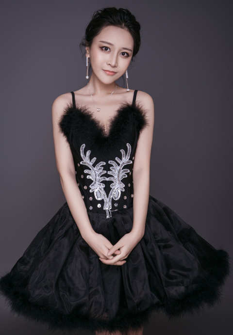 �Ը���ģ������Cherry�����ջ����Ȼ���������ŮͼƬ,��������Χ����������