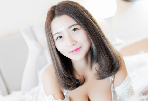 七月Julie(小-小小柒)大尺度人体写真照片,性感乳神七月Julie傲人内衣私房图片