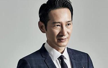 王劲松饰林耀东