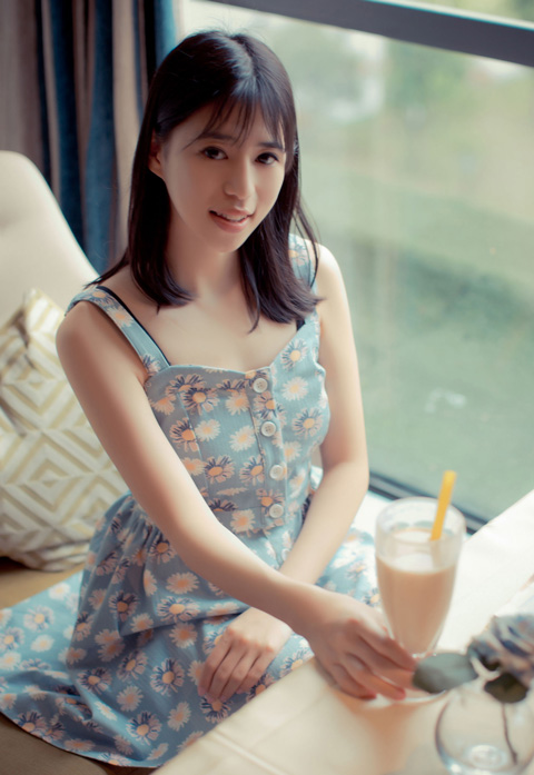 Ellie�������Ʒ�˿��������Ȥ͸������˽��д��,��������߶�������������ͼƬ,��������������