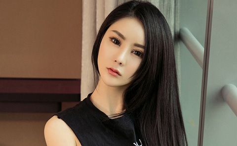 尤果模特白依背心丁字裤性感写真集,极品美女白依高清福利美图,白依资料简介