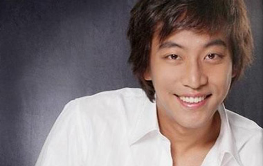 吴万石饰演都志翰