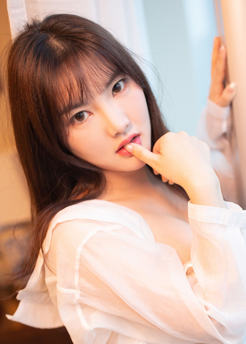 秀人网模特小仓鼠蕾丝巨乳性感美图,清纯妹子小仓鼠丰满身材销魂写真