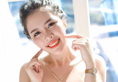 秀人网模特会飞的小虎牙微博无圣光高清写真,芦型欧版会飞的小虎牙肉色蕾丝吊带袜福利图