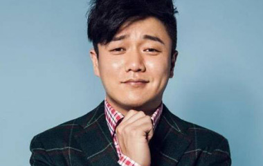 肖央饰演冷小兵