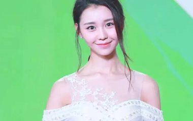 阿丽亚饰演欧阳燕元