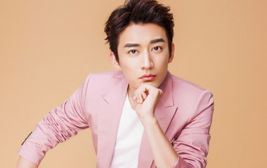 刘学义饰演夜修独