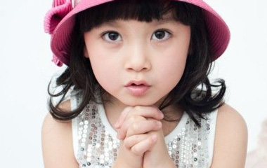 李一苹(汤甄饰)