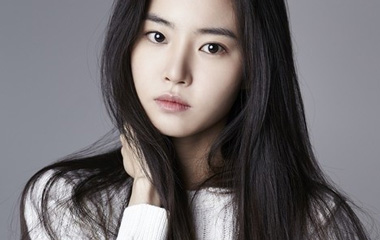 黃承言饰演Carrie·鄭