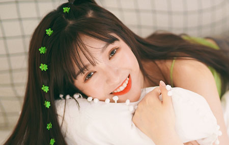 李佳洁饰演鹿希