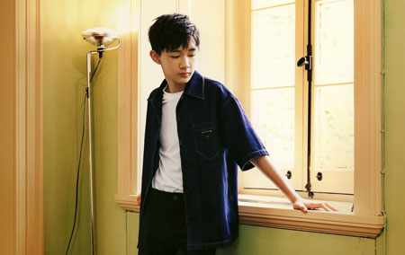 荣梓杉饰演周游