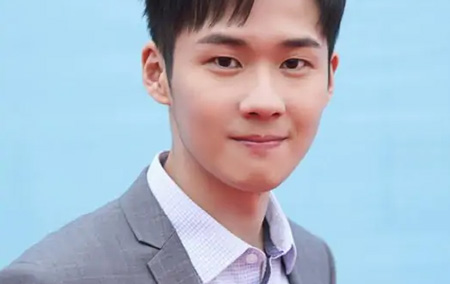 钟伟伦饰演蒋小川